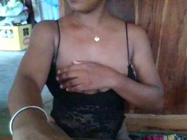 FredahSannie Live Webcam on BongaCams