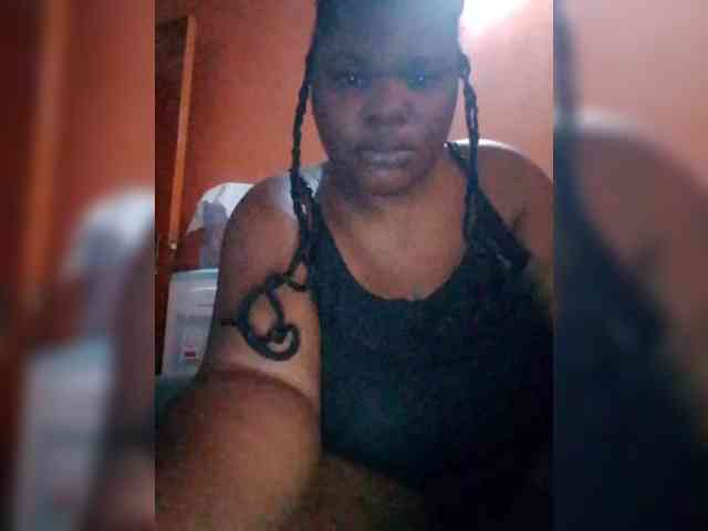 CreamyClit webcam