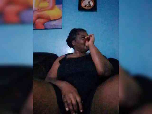 CreamyClit webcam