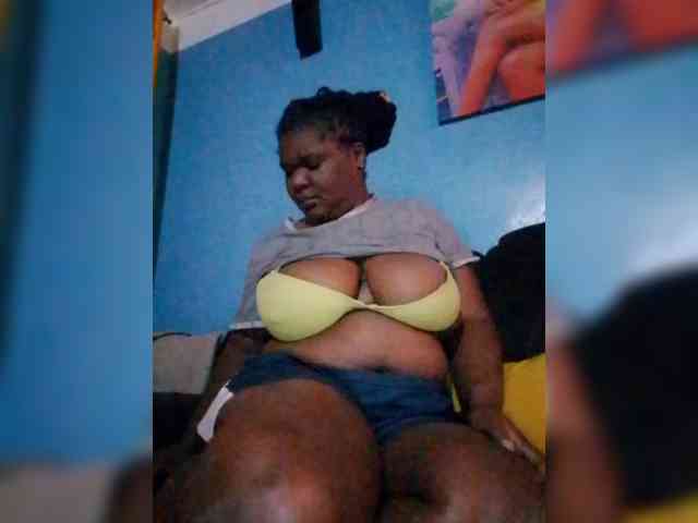 CreamyClit webcam