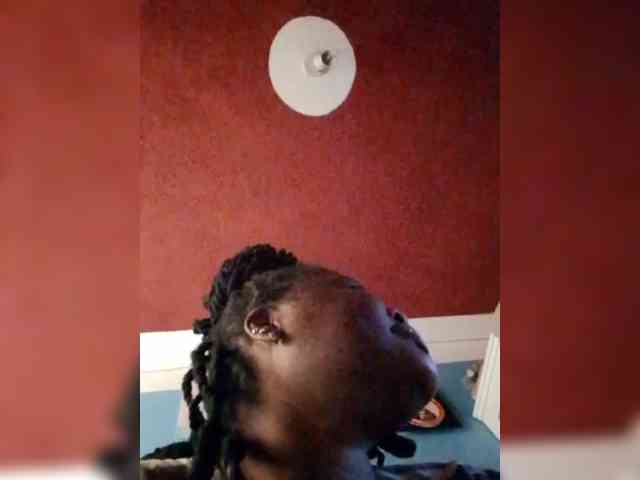 CreamyClit webcam