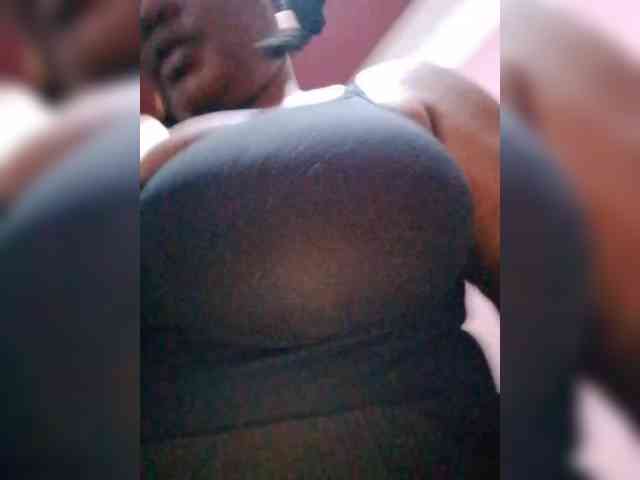 CreamyClit webcam