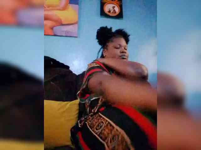 CreamyClit webcam