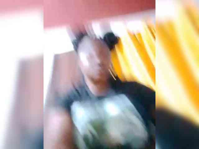 CreamyClit webcam