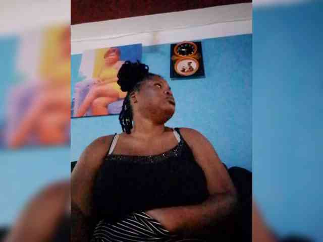 CreamyClit webcam