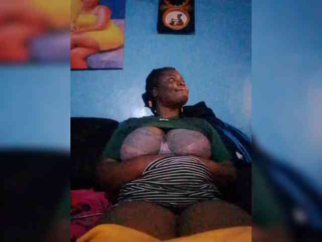 CreamyClit webcam