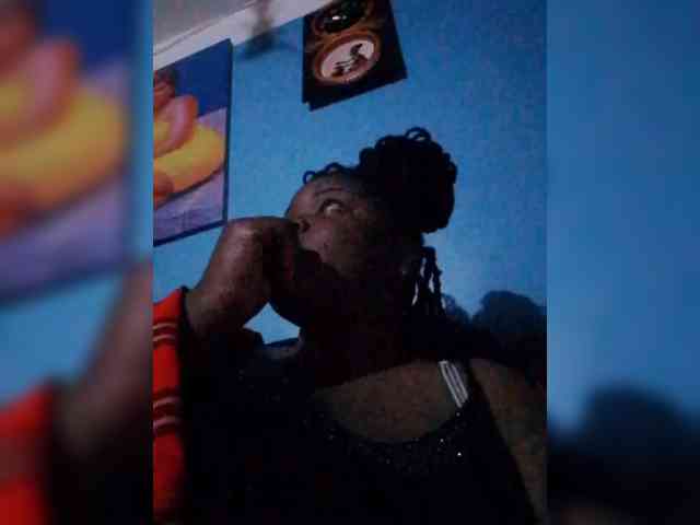 CreamyClit webcam