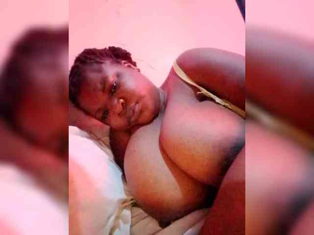 CreamyClit webcam