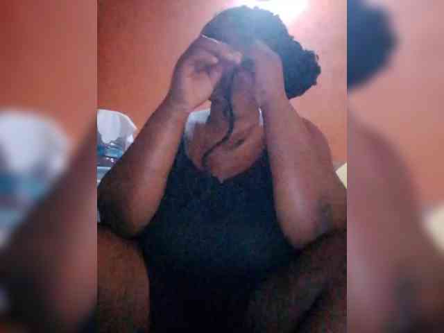 CreamyClit webcam
