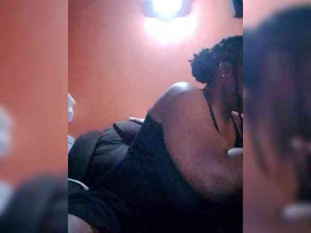 CreamyClit webcam