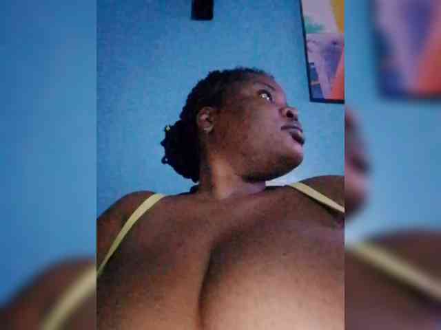 CreamyClit webcam