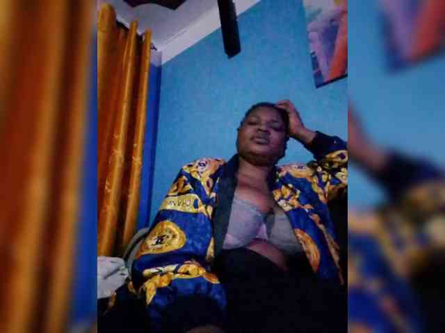 CreamyClit webcam