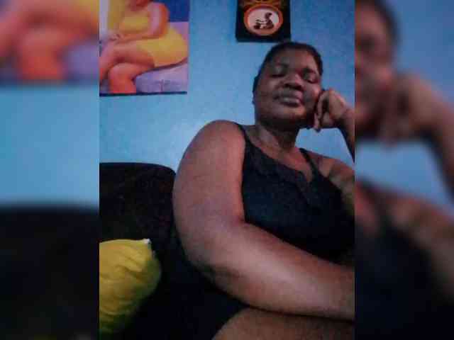 CreamyClit webcam