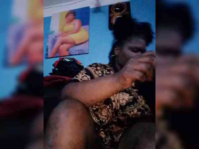 CreamyClit webcam