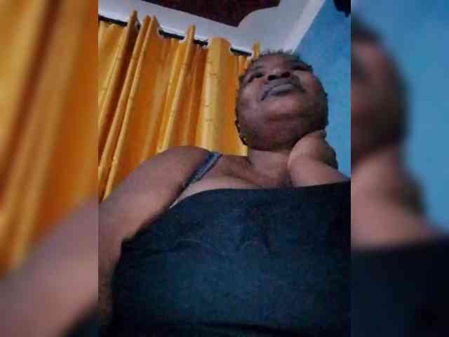 CreamyClit webcam