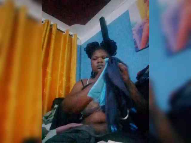 CreamyClit webcam