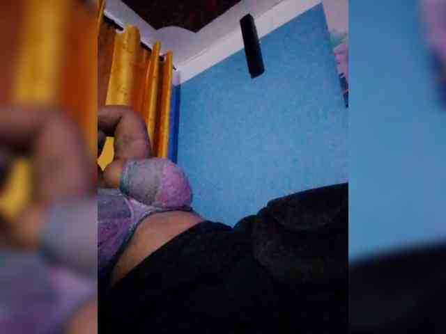 CreamyClit webcam