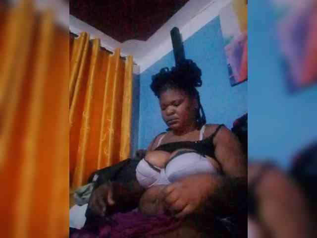 CreamyClit webcam