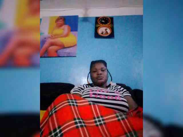 CreamyClit webcam