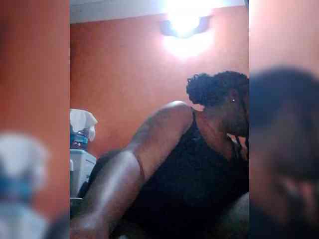 CreamyClit webcam