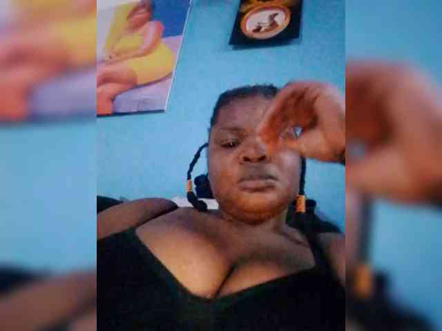 CreamyClit webcam