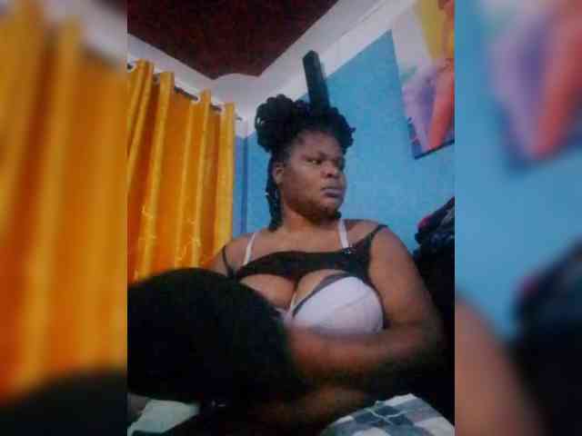 CreamyClit webcam