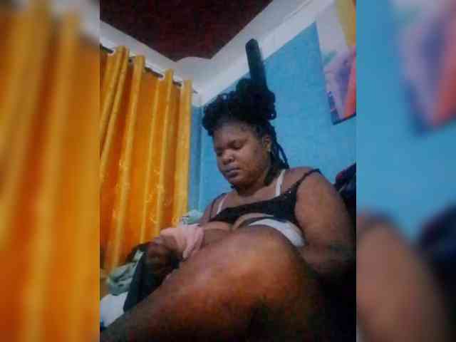 CreamyClit webcam