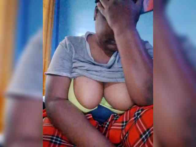 CreamyClit webcam