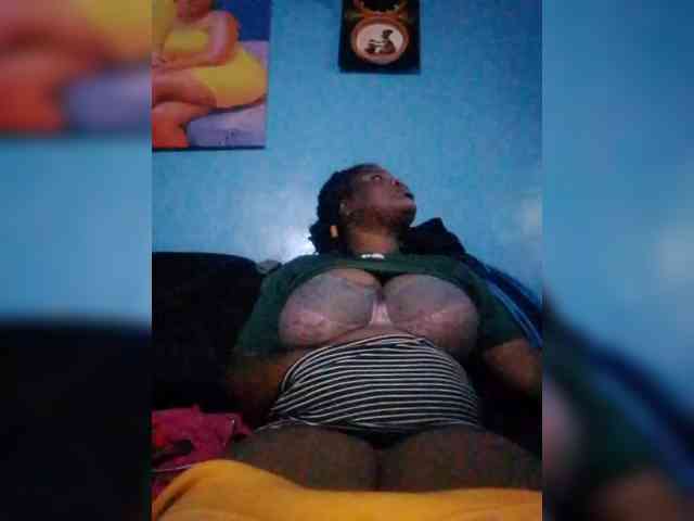 CreamyClit webcam