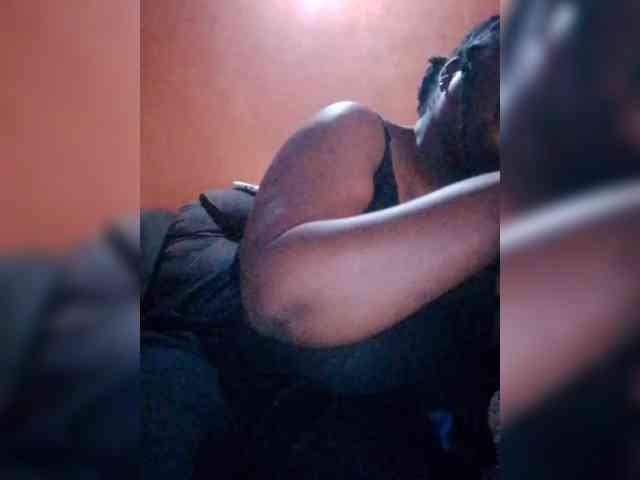 CreamyClit webcam