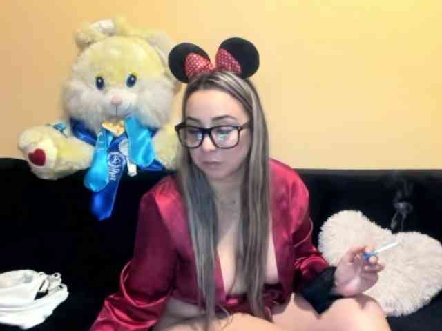 LadyLyanna25 webcam
