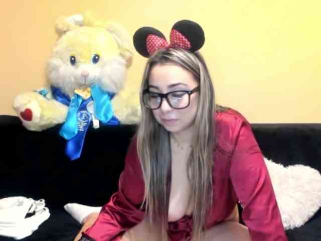 LadyLyanna25 webcam