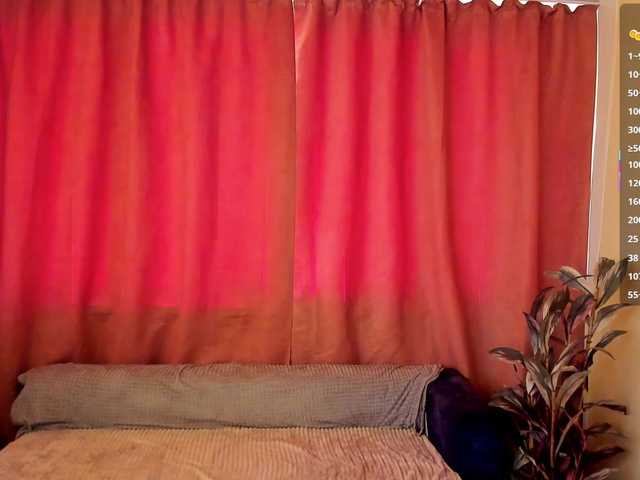 Skinnylady's BongaCams show and profile