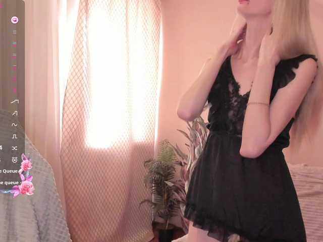 Skinnylady's BongaCams show and profile