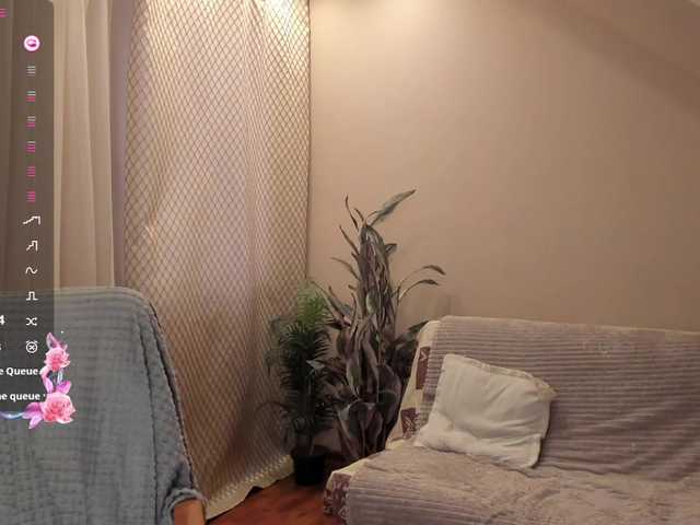 Skinnylady's BongaCams show and profile