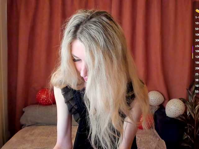 Skinnylady's BongaCams show and profile