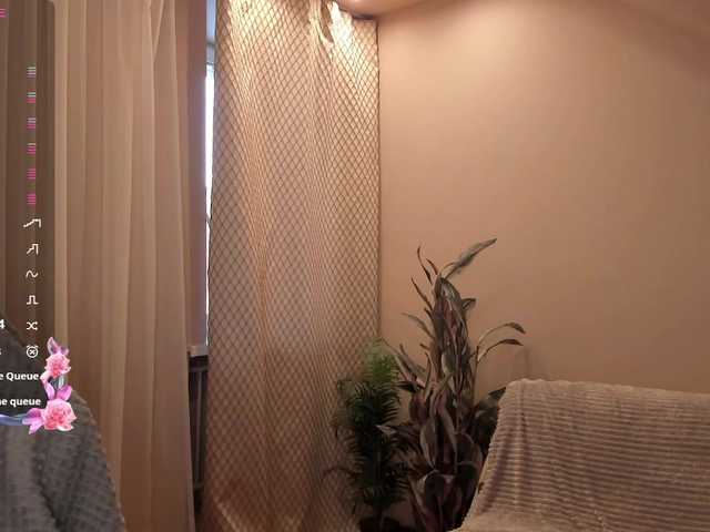 Skinnylady's BongaCams show and profile