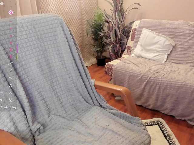 Skinnylady's BongaCams show and profile