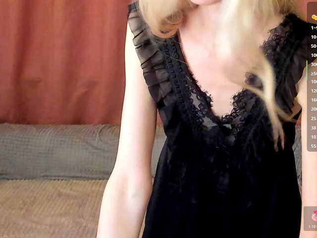 Skinnylady's BongaCams show and profile