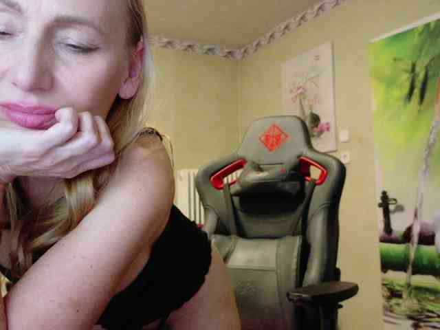 AngelikaMore AngelikaMore