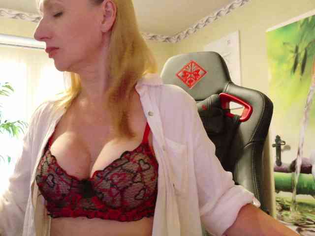 AngelikaMore webcam