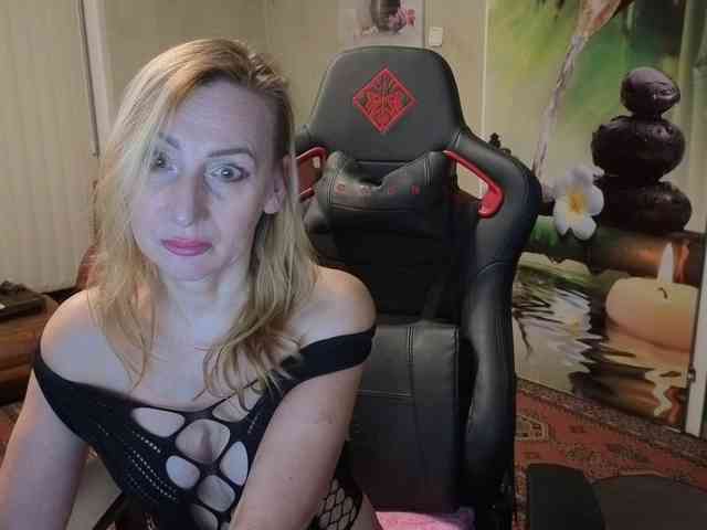 AngelikaMore AngelikaMore