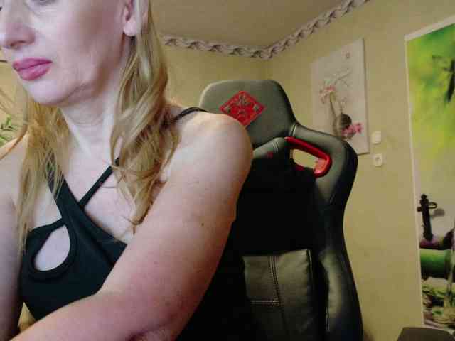 AngelikaMore AngelikaMore