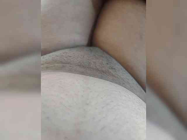 IqraQueen webcam