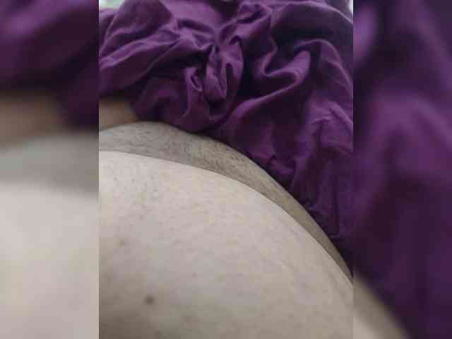 IqraQueen webcam