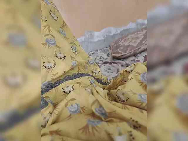 IqraQueen webcam