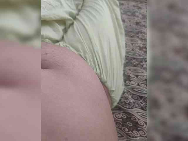 IqraQueen webcam