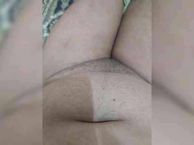IqraQueen webcam