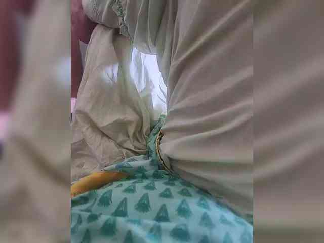 IqraQueen webcam