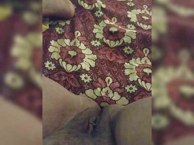 IqraQueen webcam